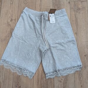 $1260 Mens Burberry Chantilly Lace Overlay Drawstring Shorts Light Gray XS